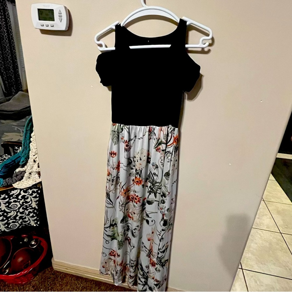 cute white black dress !!